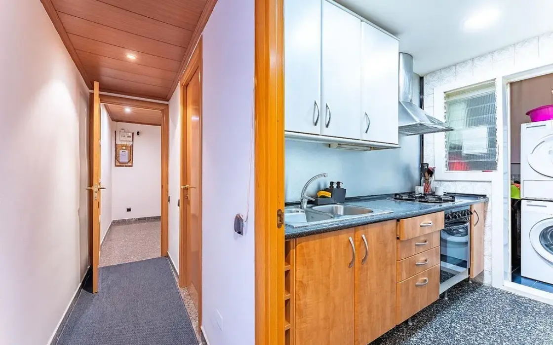 Світла квартира 95 кв.м з терасою в Барселоні Ейшампле