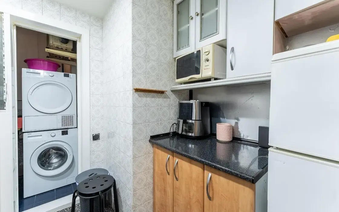 Світла квартира 95 кв.м з терасою в Барселоні Ейшампле