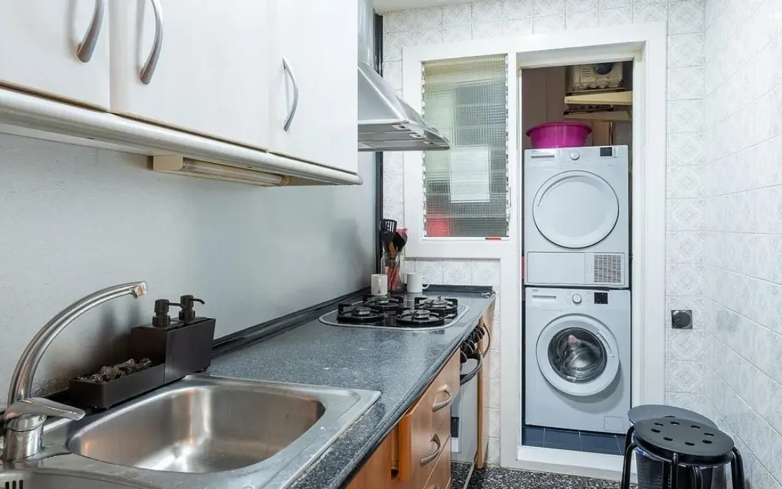 Світла квартира 95 кв.м з терасою в Барселоні Ейшампле