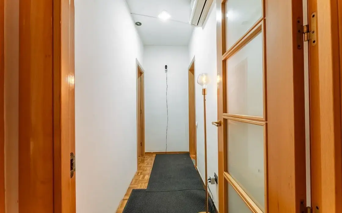 Світла квартира 95 кв.м з терасою в Барселоні Ейшампле