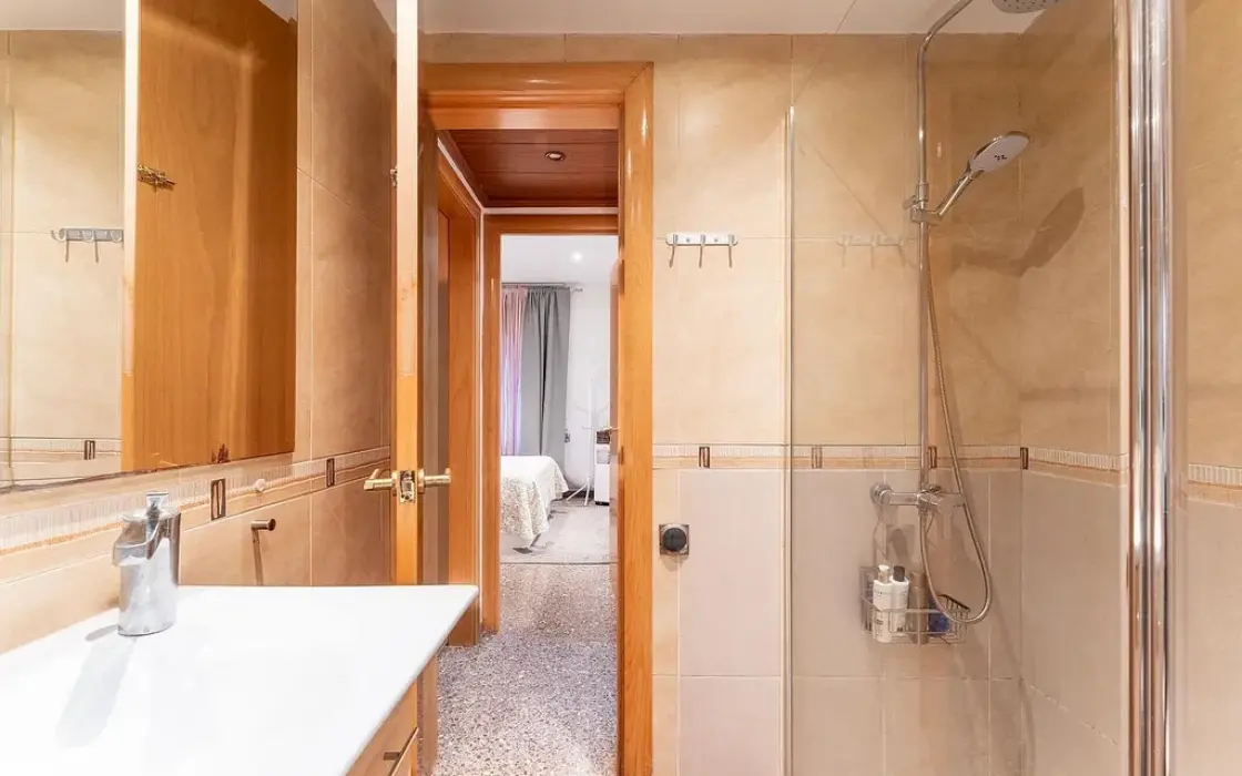 Світла квартира 95 кв.м з терасою в Барселоні Ейшампле