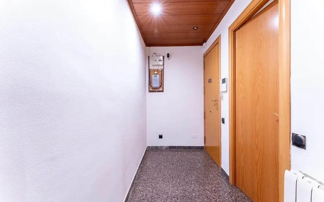 Світла квартира 95 кв.м з терасою в Барселоні Ейшампле