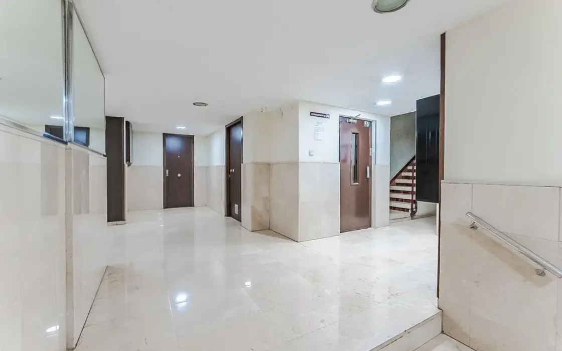 Світла квартира 95 кв.м з терасою в Барселоні Ейшампле