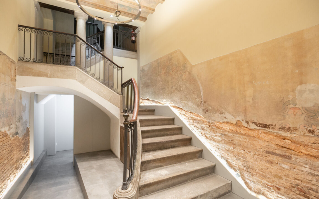 Історична квартира з терасою в Готичному кварталі Барселони