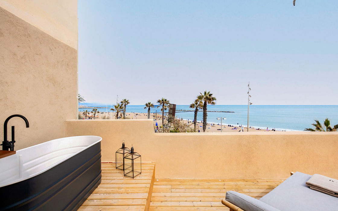 Квартира у моря с балконом в Барселонете, 70 кв.м, терраса