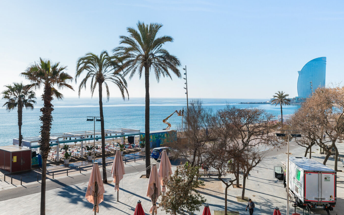 Квартира у моря с балконом в Барселонете, 70 кв.м, терраса