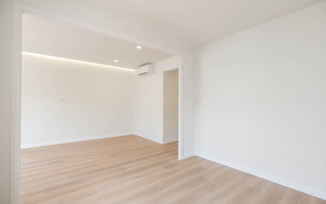 Квартира в Ешампле, 70 кв.м, близько до Сагради Фамілія