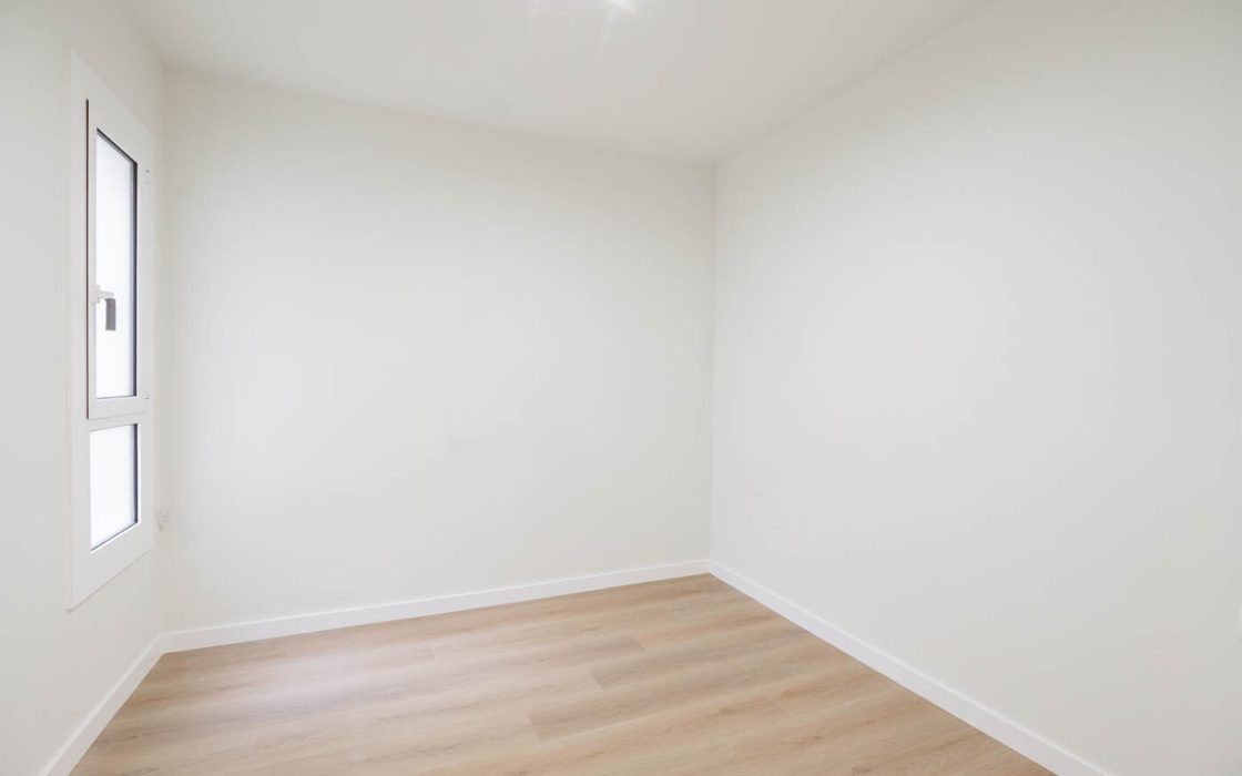 Квартира в Ешампле, 70 кв.м, близько до Сагради Фамілія