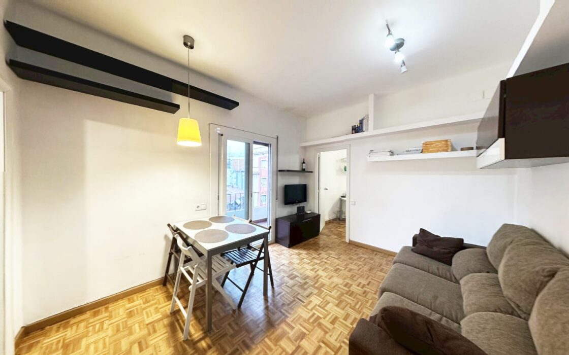 Світла квартира з балконом у Барселоні, 3 спальні