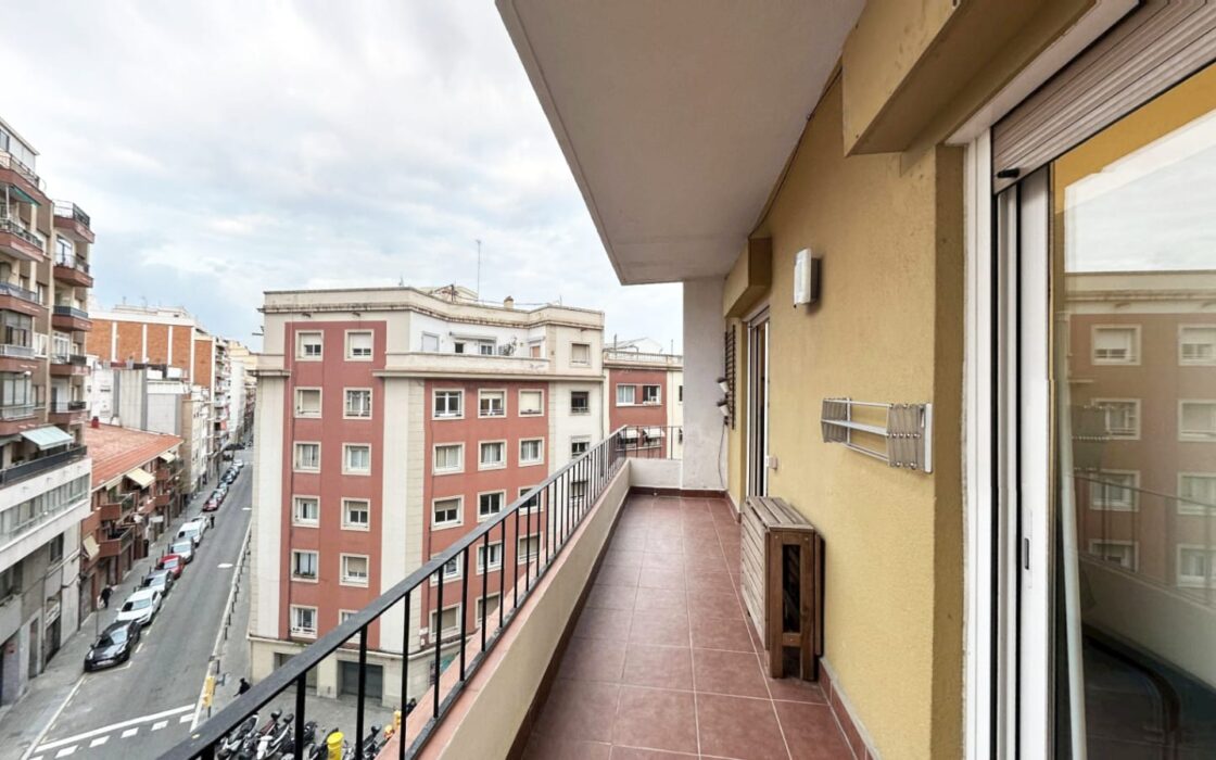 Світла квартира з балконом у Барселоні, 3 спальні