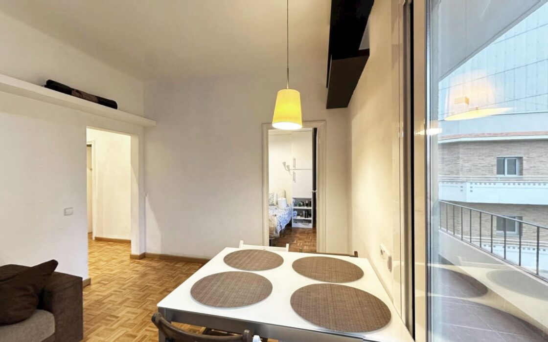 Світла квартира з балконом у Барселоні, 3 спальні