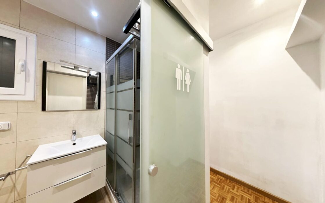 Світла квартира з балконом у Барселоні, 3 спальні