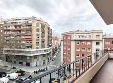 Світла квартира з балконом у Барселоні, 3 спальні
