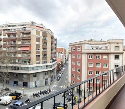 Світла квартира з балконом у Барселоні, 3 спальні