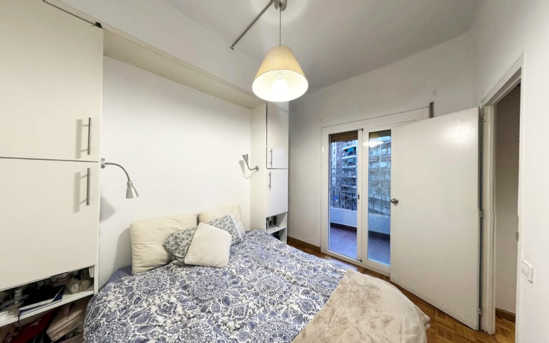 Світла квартира з балконом у Барселоні, 3 спальні