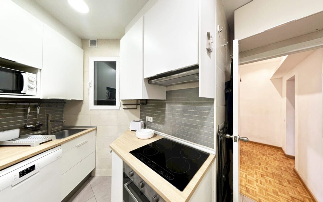 Світла квартира з балконом у Барселоні, 3 спальні