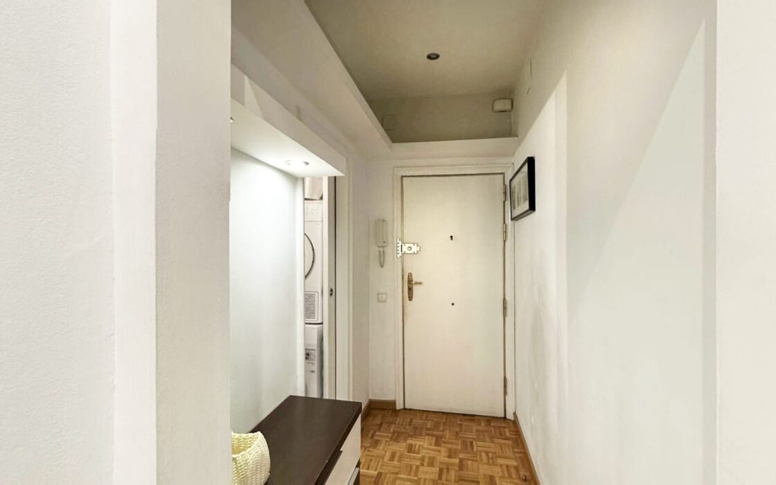 Світла квартира з балконом у Барселоні, 3 спальні