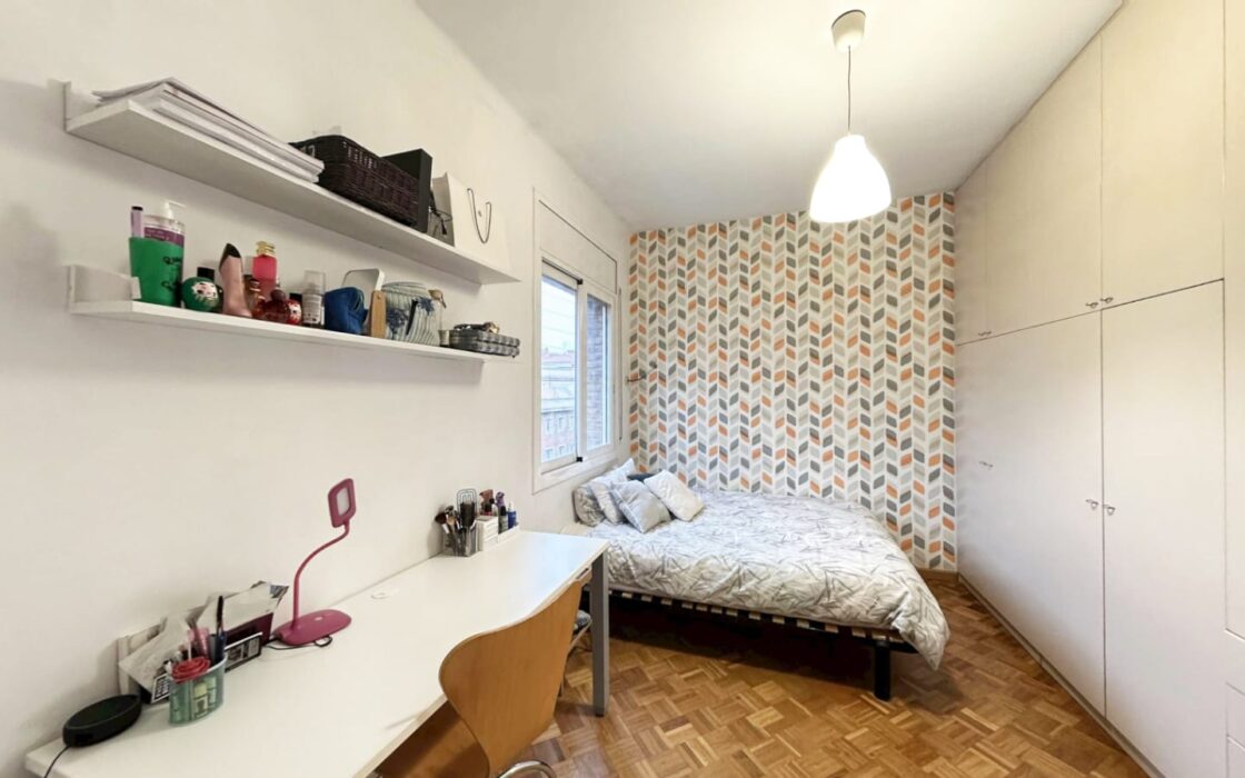 Світла квартира з балконом у Барселоні, 3 спальні