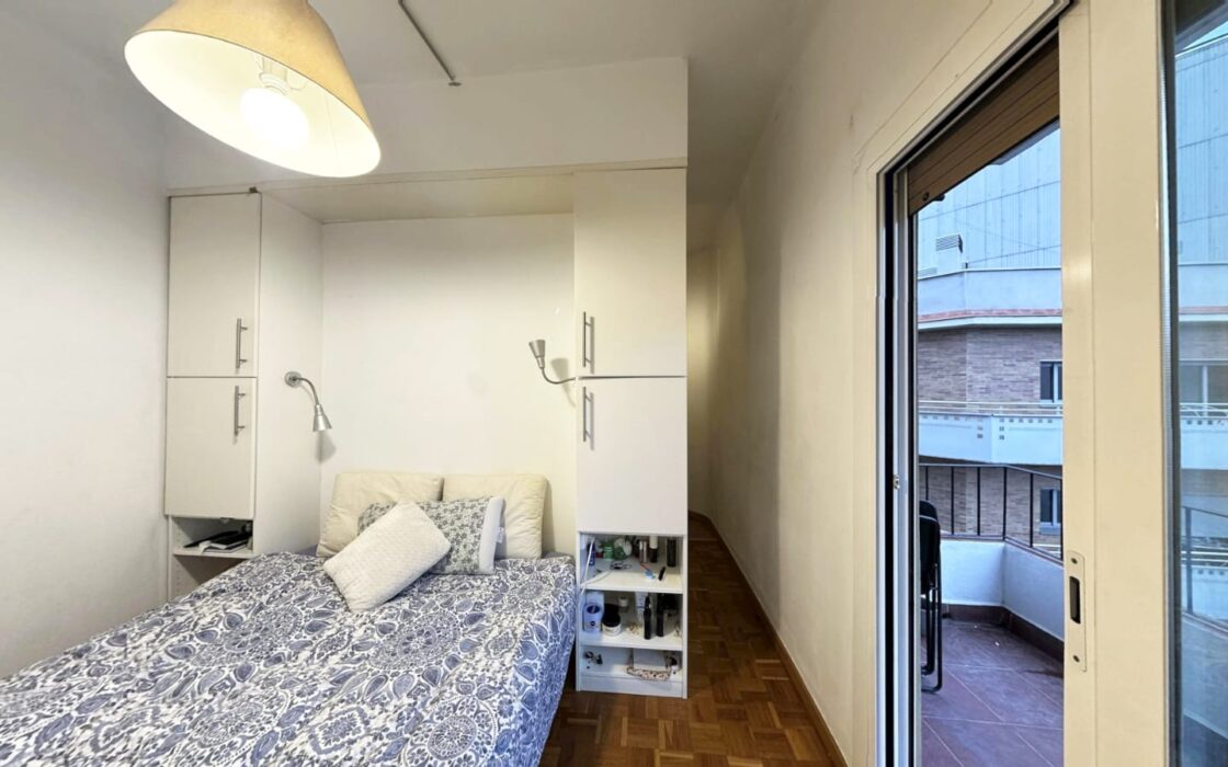 Світла квартира з балконом у Барселоні, 3 спальні