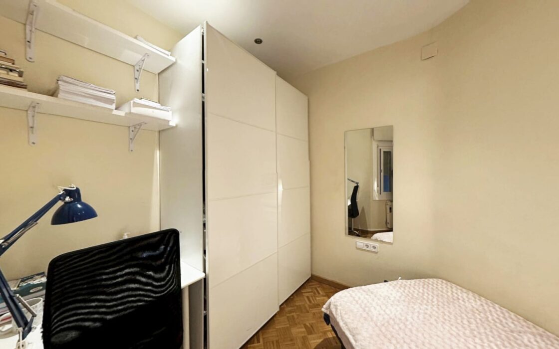 Світла квартира з балконом у Барселоні, 3 спальні