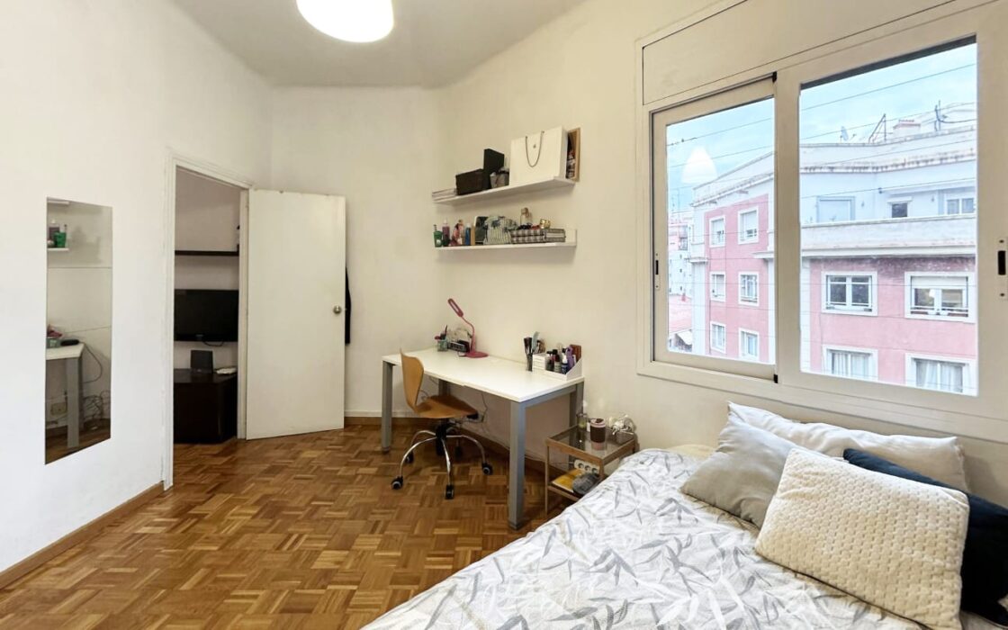 Світла квартира з балконом у Барселоні, 3 спальні