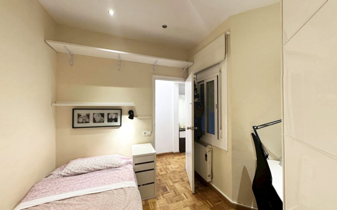 Світла квартира з балконом у Барселоні, 3 спальні