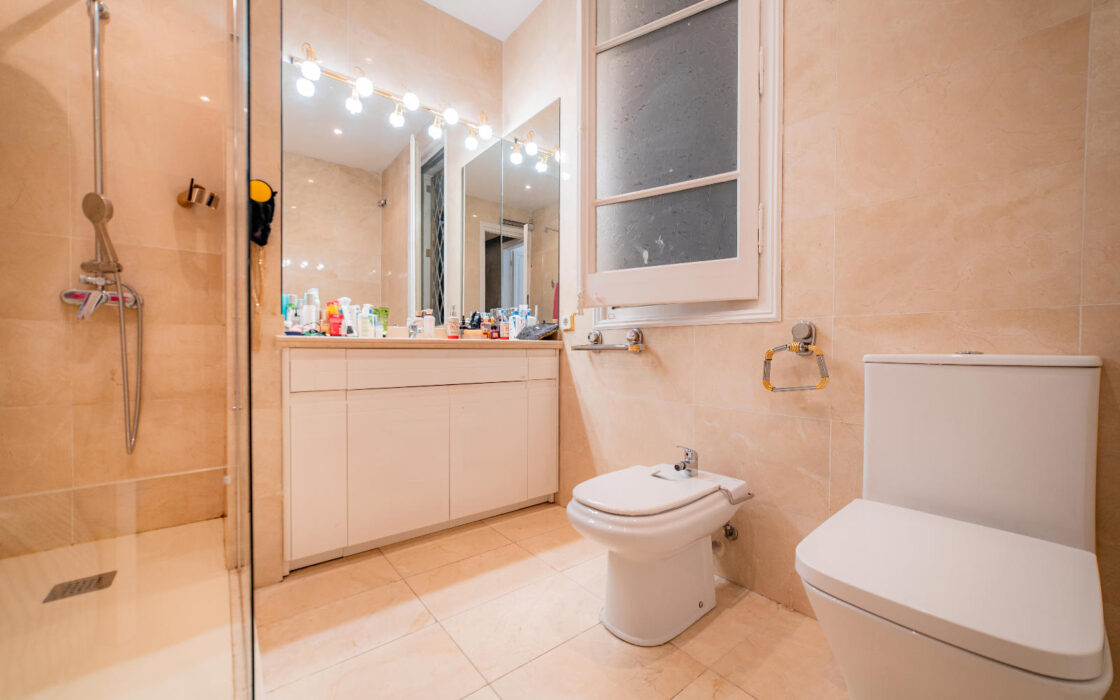 Просторная квартира с террасой в Эшампле, Барселона 159 кв.м