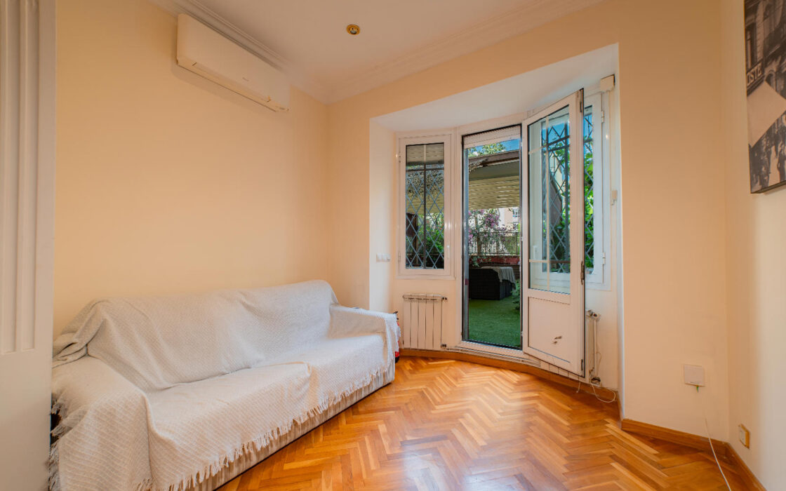 Просторная квартира с террасой в Эшампле, Барселона 159 кв.м