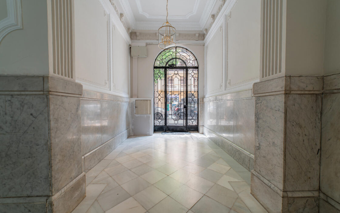 Просторная квартира с террасой в Эшампле, Барселона 159 кв.м