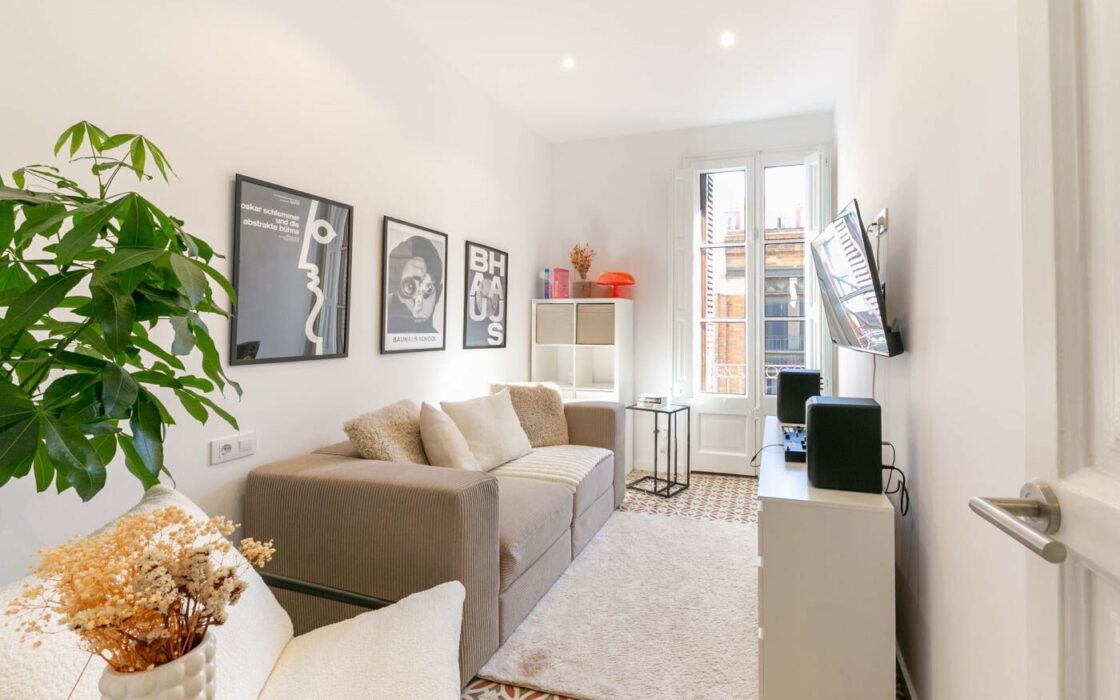 Квартира 77 кв.м в Побленоу, Барселона, после ремонта