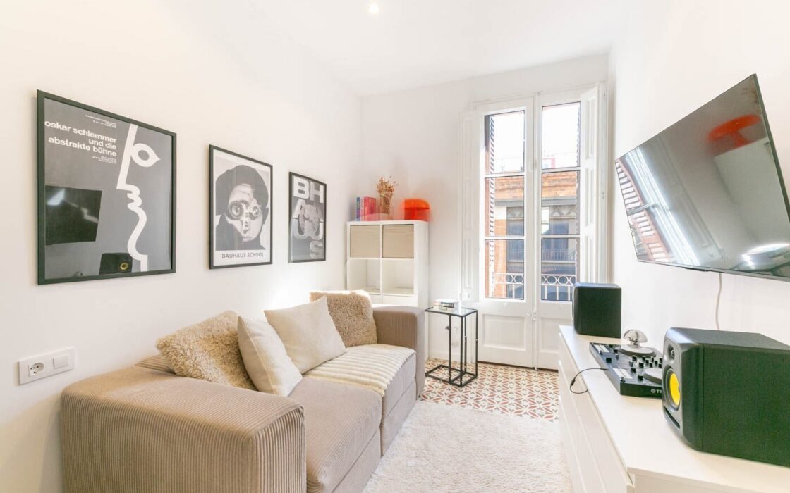 Квартира 77 кв.м в Побленоу, Барселона, после ремонта