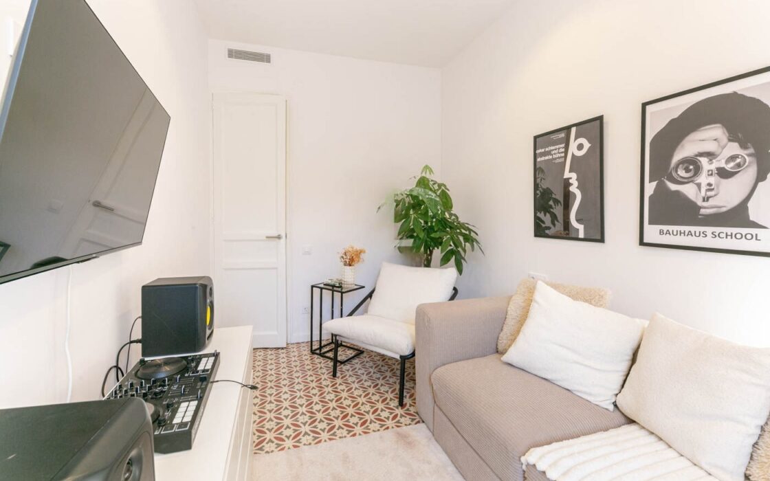 Квартира 77 кв.м в Побленоу, Барселона, после ремонта