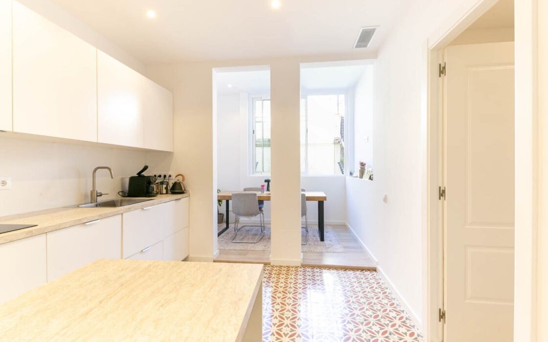 Квартира 77 кв.м в Побленоу, Барселона, после ремонта