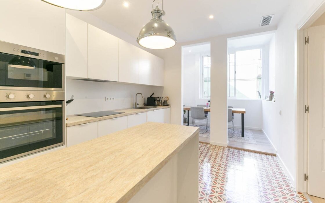 Квартира 77 кв.м в Побленоу, Барселона, после ремонта