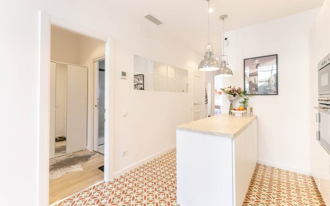 Квартира 77 кв.м в Побленоу, Барселона, после ремонта