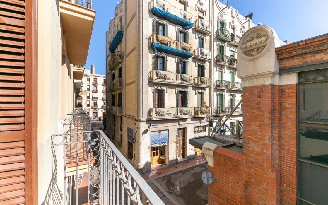 Квартира 77 кв.м в Побленоу, Барселона, после ремонта