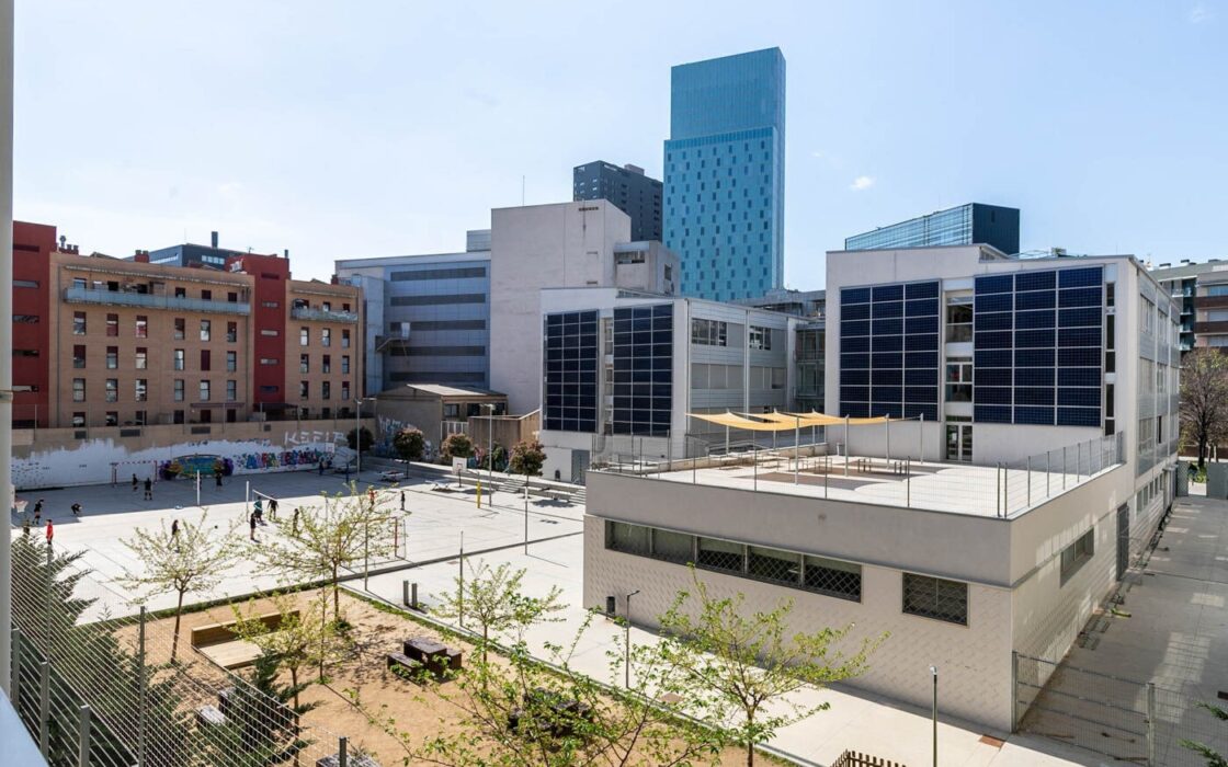 Уютная квартира с ремонтом в Побленоу, Барселона, 2 комнаты