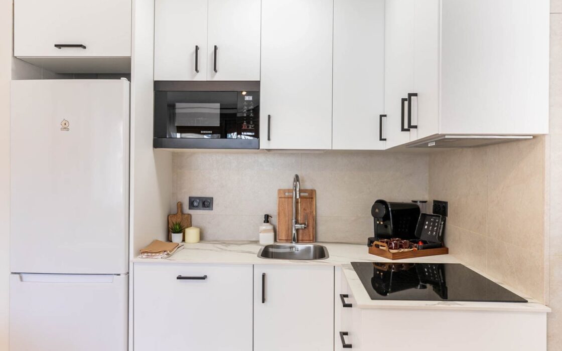 Уютная квартира с ремонтом в Побленоу, Барселона, 2 комнаты