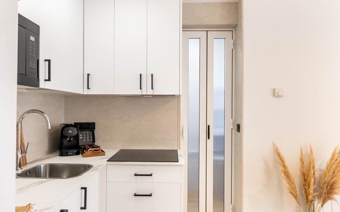 Уютная квартира с ремонтом в Побленоу, Барселона, 2 комнаты