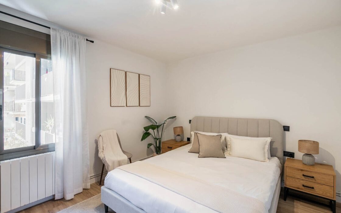 Уютная квартира с ремонтом в Побленоу, Барселона, 2 комнаты