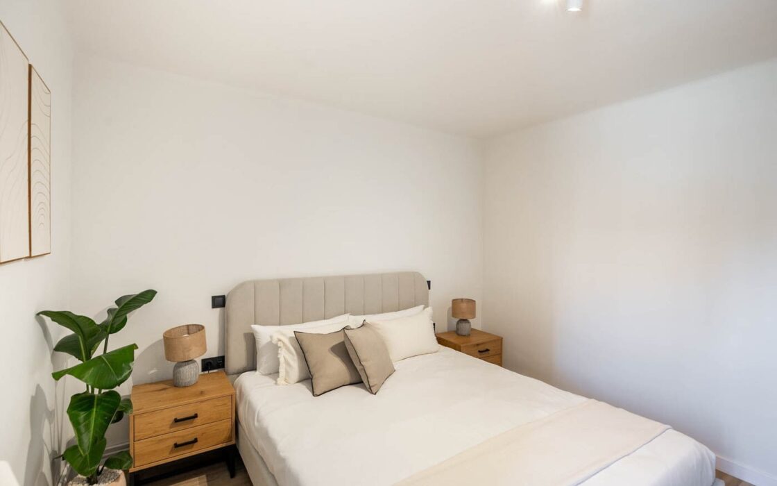 Уютная квартира с ремонтом в Побленоу, Барселона, 2 комнаты