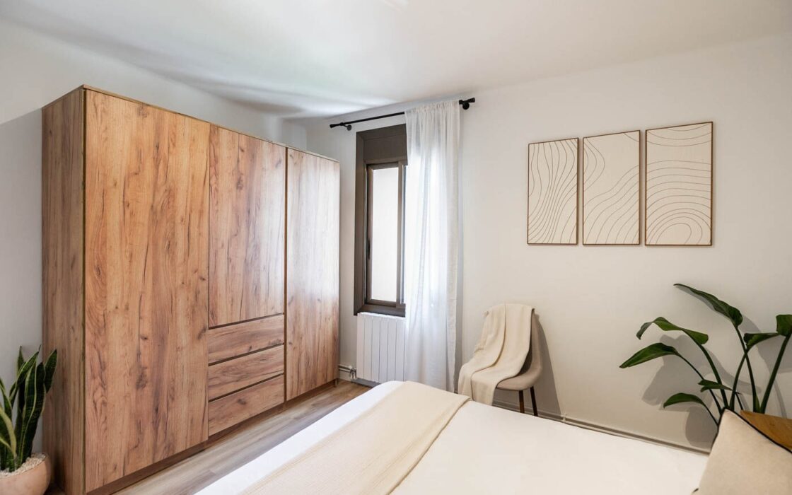 Уютная квартира с ремонтом в Побленоу, Барселона, 2 комнаты