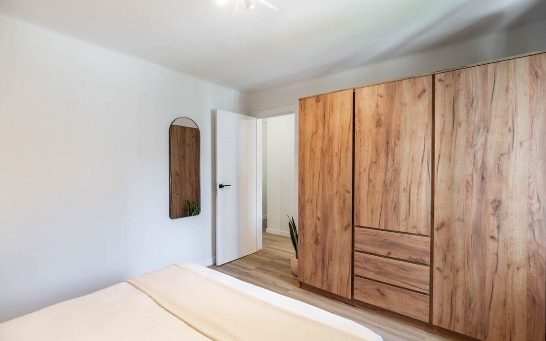 Уютная квартира с ремонтом в Побленоу, Барселона, 2 комнаты