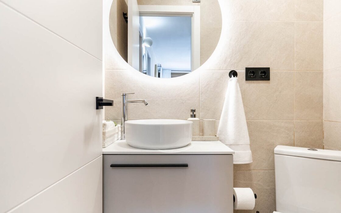 Уютная квартира с ремонтом в Побленоу, Барселона, 2 комнаты