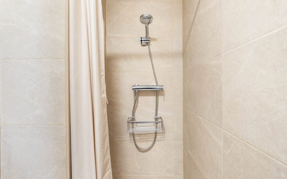 Уютная квартира с ремонтом в Побленоу, Барселона, 2 комнаты