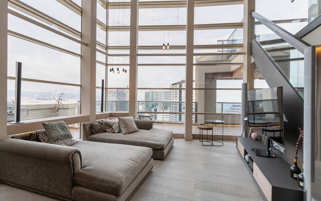 Дуплекс-пентхаус з терасами та морським видом у Барселоні