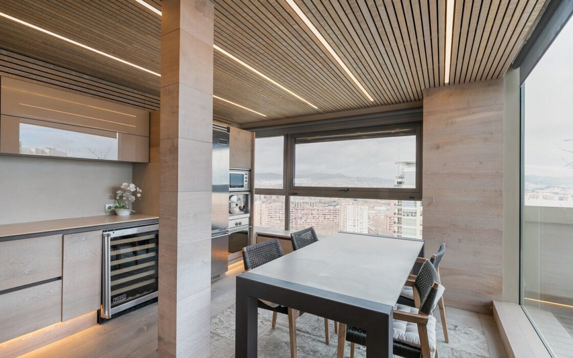 Дуплекс-пентхаус з терасами та морським видом у Барселоні