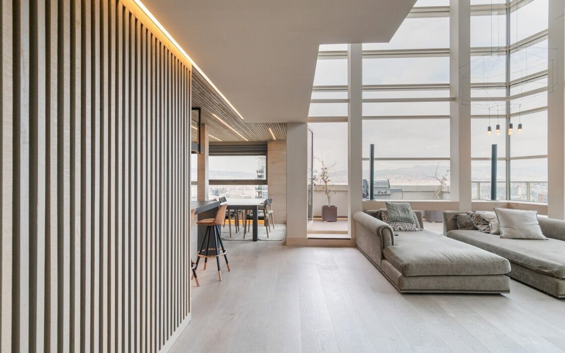 Дуплекс-пентхаус з терасами та морським видом у Барселоні