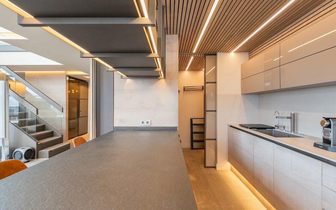 Дуплекс-пентхаус з терасами та морським видом у Барселоні