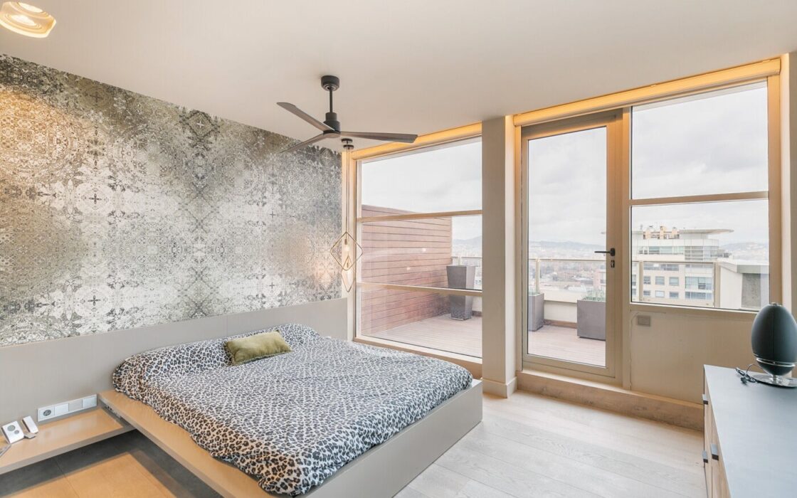 Дуплекс-пентхаус з терасами та морським видом у Барселоні